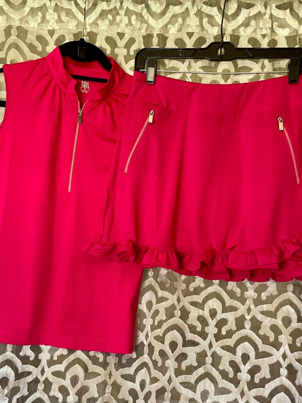 Tail More Than Basic Top & Pink Ruffle Skort with Pockets Tennis/Golf size small